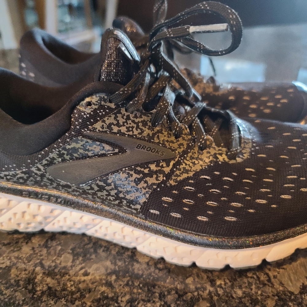 Woman's BROOKS Glycerin16 Size 9 1/2